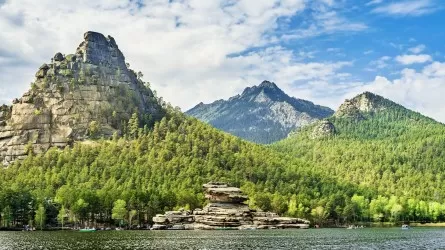 Два часа спасали карагандинца, который забрался на самую высокую гору Бурабая