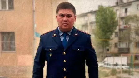 Екі жыл бұрын бастығының үстінен арыз жазған «ең адал полицейдің» өзі сотқа тартылды 
