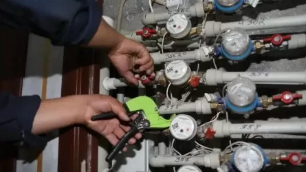 Алматыда жылу ақысын төлемегендердің үйінде ыстық су өшіріледі