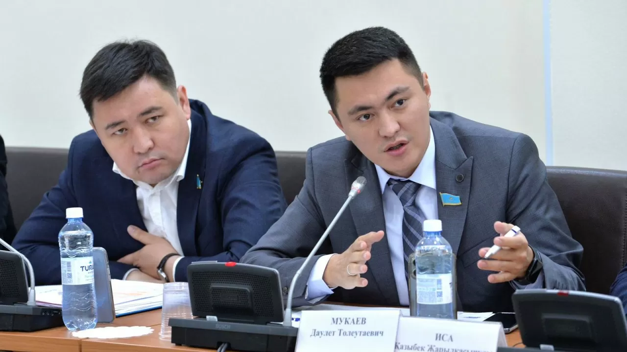 Дәулет Мұқаев Қазақстандағы жемқорлықтан құтылудың жалғыз жолын айтты