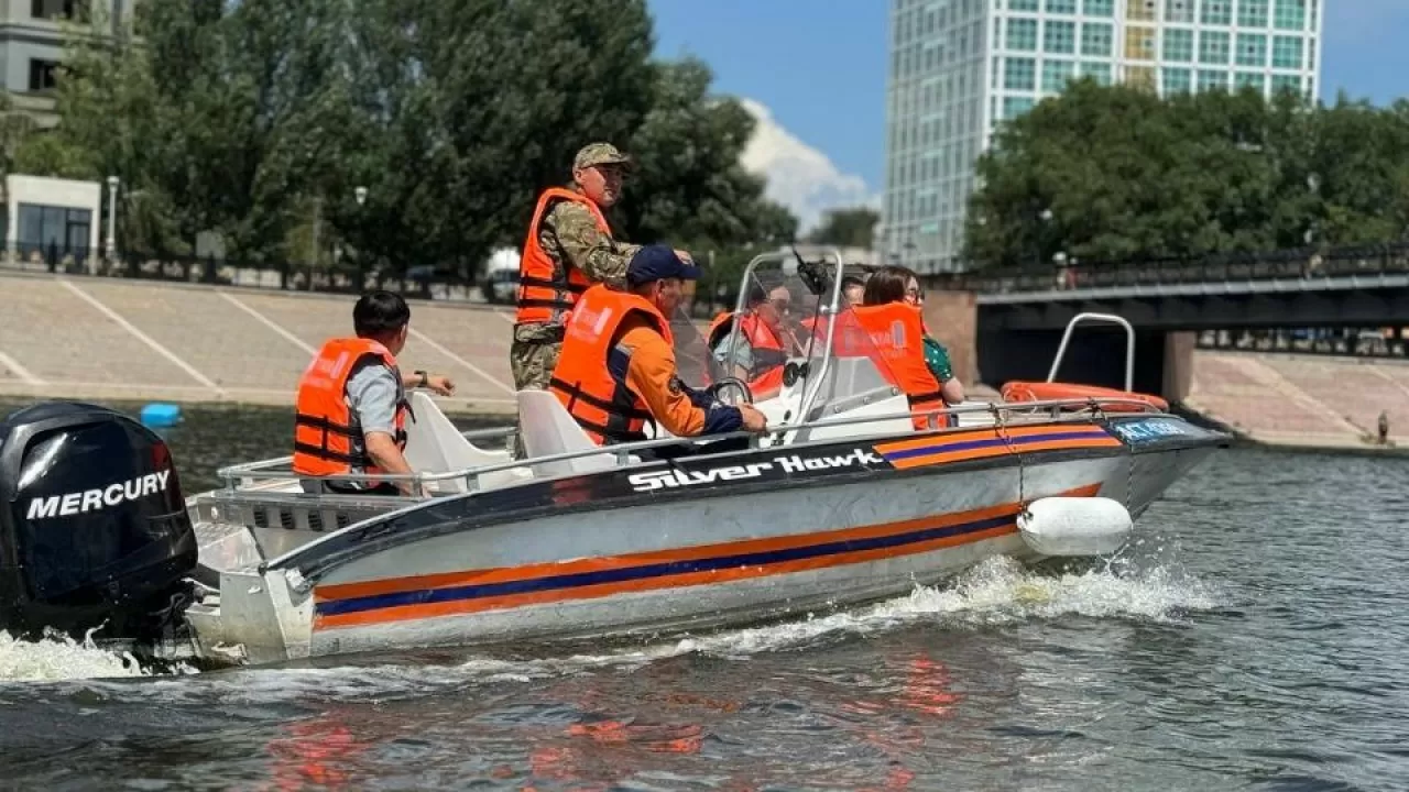 В МЧС рассказали, сколько человек спасли на водоемах страны за 50 дней