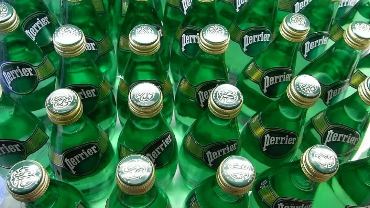 Компания Nestle заработала миллиарды евро на продаже фекальной водой