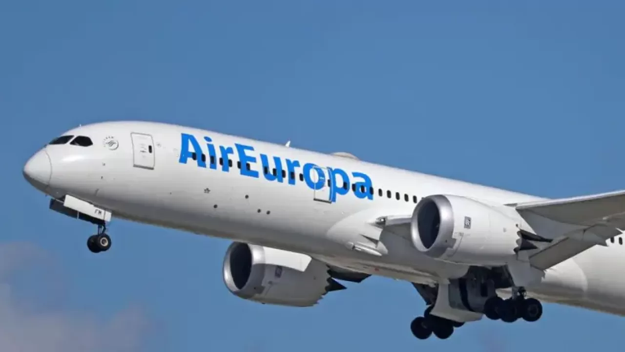 30 человек пострадали при турбулентности на борту Boeing