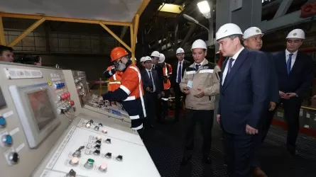 Премьер-министр РК наградил металлургов в ВКО