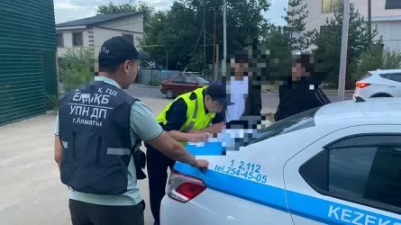 Алматыда есірткі қойып кетуші болып жұмыс істеген екі үндістандық азамат ұсталды