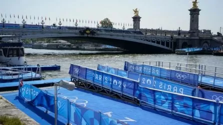Олимпийский заплыв триатлонистов на открытой воде в Сене все-таки стартовал  