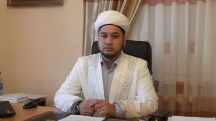 Білдей бас имам түнгі клуб жағалап, арақ ішкен бе?