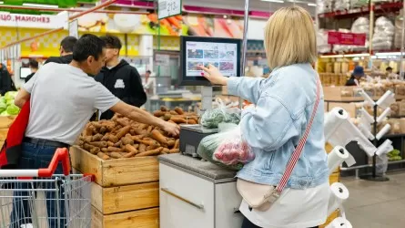 Половину расходов казахстанцев по-прежнему составляют продукты питания 