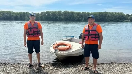 Спасатели вытащили из воды тонущую женщину в ВКО 