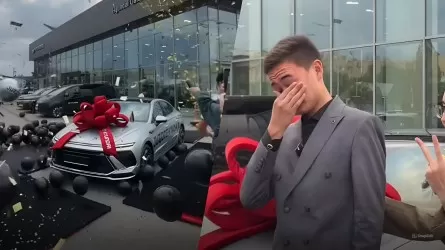 ҰБТ-дан 140 балл жинаған оқушыға көлік сыйға берілді