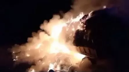 Қостанайда 25 тонна шөп тиелген екі жүк көлігі жанып кетті