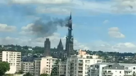 Францияда әйгілі собор өртенді