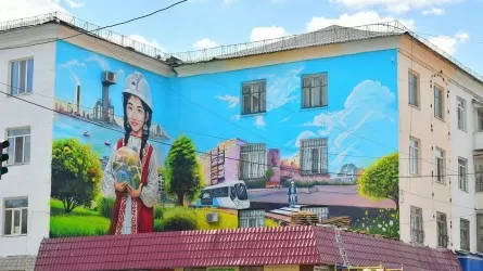 Детские рисунки стали идеей "книжной" композиции мурала в Темиртау