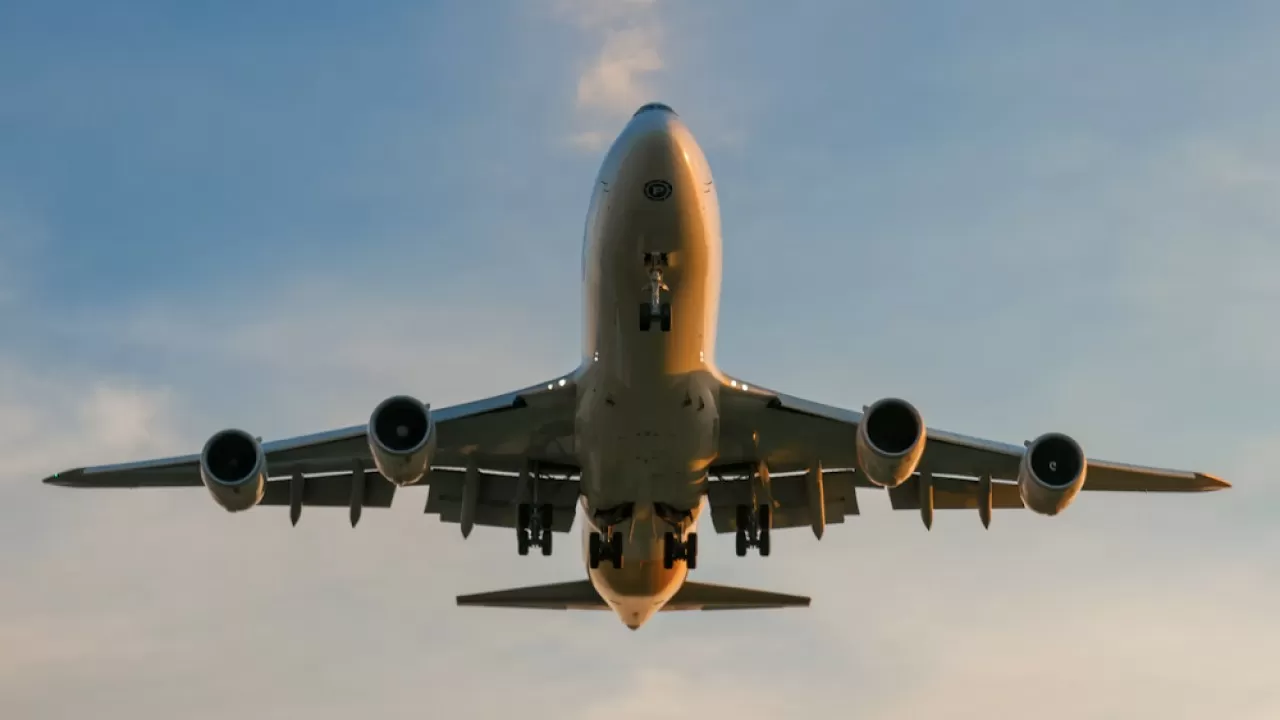 У самолета Boeing взорвалась шина при взлете