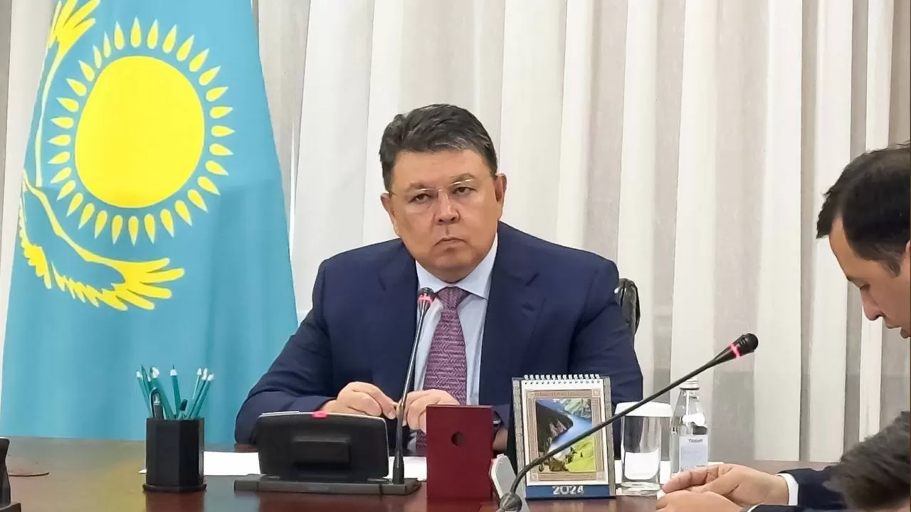 Қанат Бозымбаев еліміздің батыс өңірлерін дамытуға қатысты кеңес өткізді