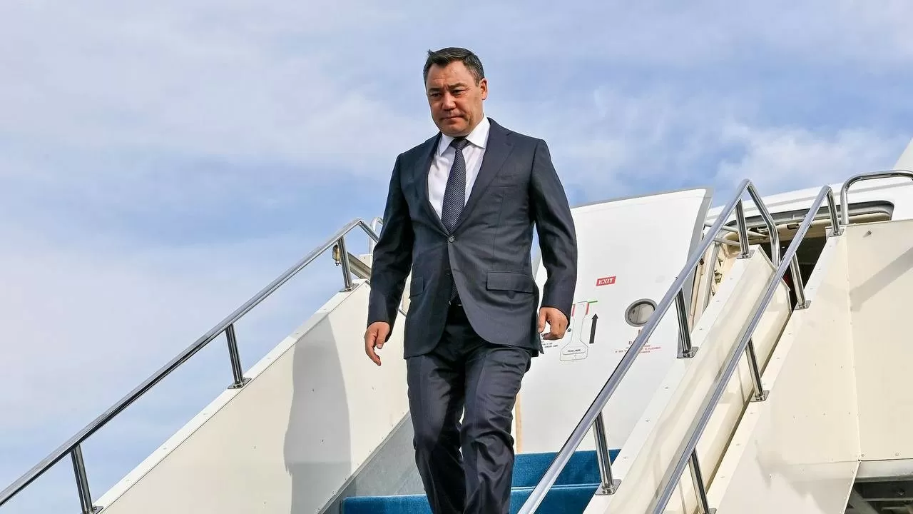 Қырғызстан Президенті Садыр Жапаровты елорда әуежайынан Үкімет басшысы қарсы алды