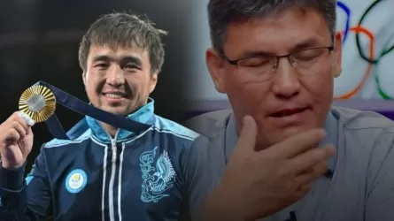«Анама жақсылық жасап үлгермегенмін»: Журналист Елдос Сметовке қолдау білдіру барысында жылап жіберді