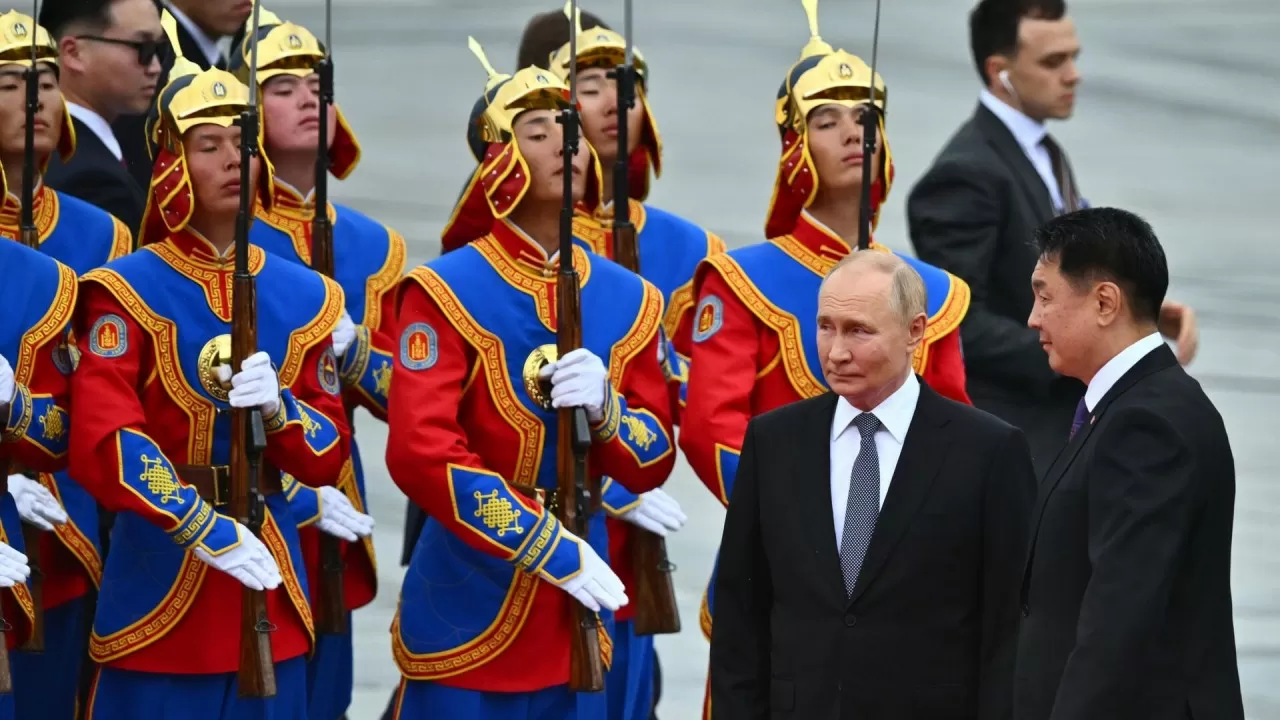 Моңғолия Путинді тұтқындамады, қайта қызыл кілем жайып қарсы алды