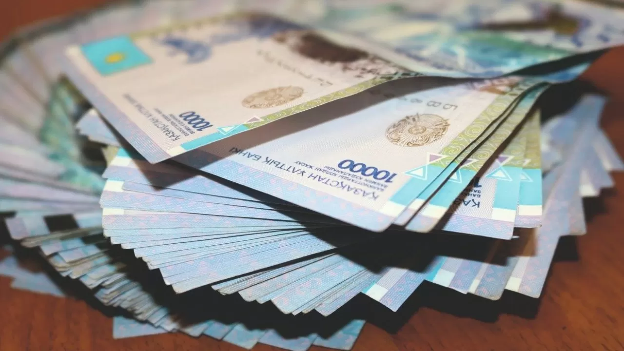 Мемлекет қаржысын жымқырған мектеп директорына қатысты сот үкімі шықты