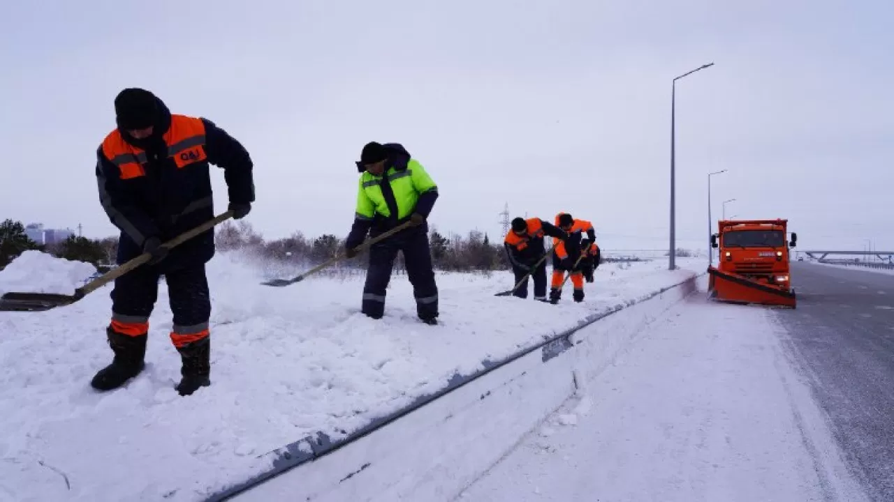 Сколько снега вывезли с республиканских трасс с 1 по 4 января 