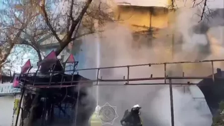 Парк аттракционов загорелся в Шымкенте 