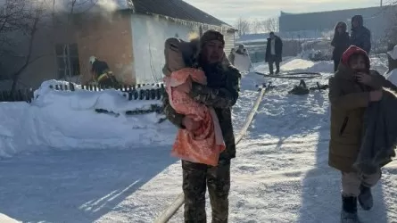  Выставить окно сеседей из-за сильного пожара пришлось спасателям в Макинске 