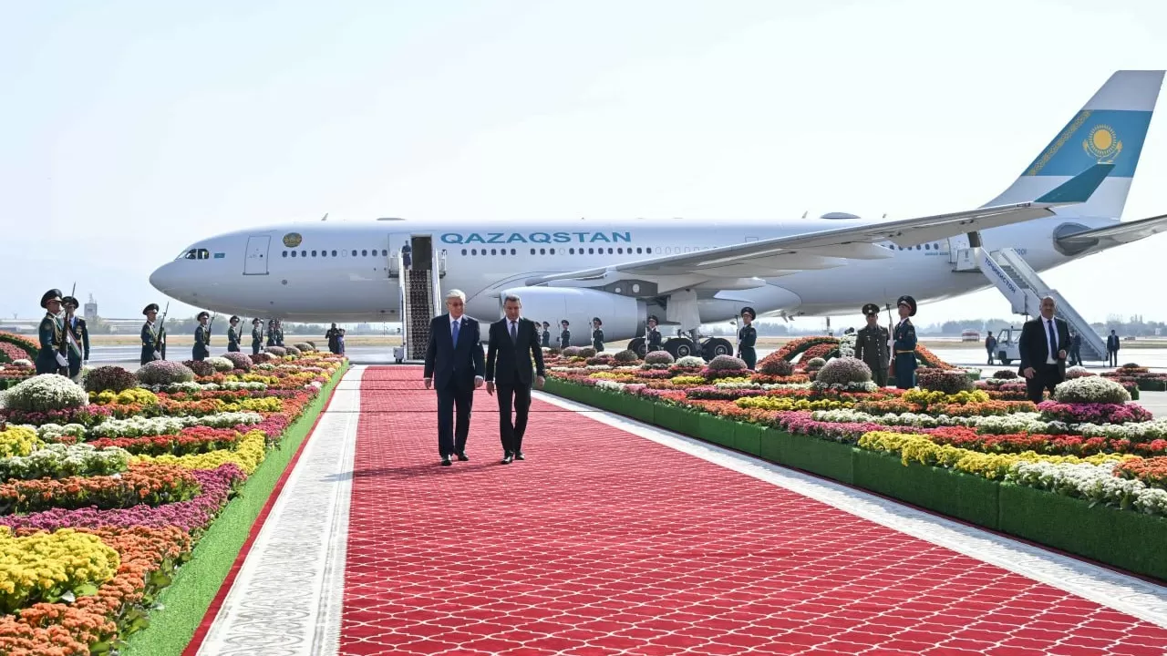 Как Токаева встретили в Душанбе 