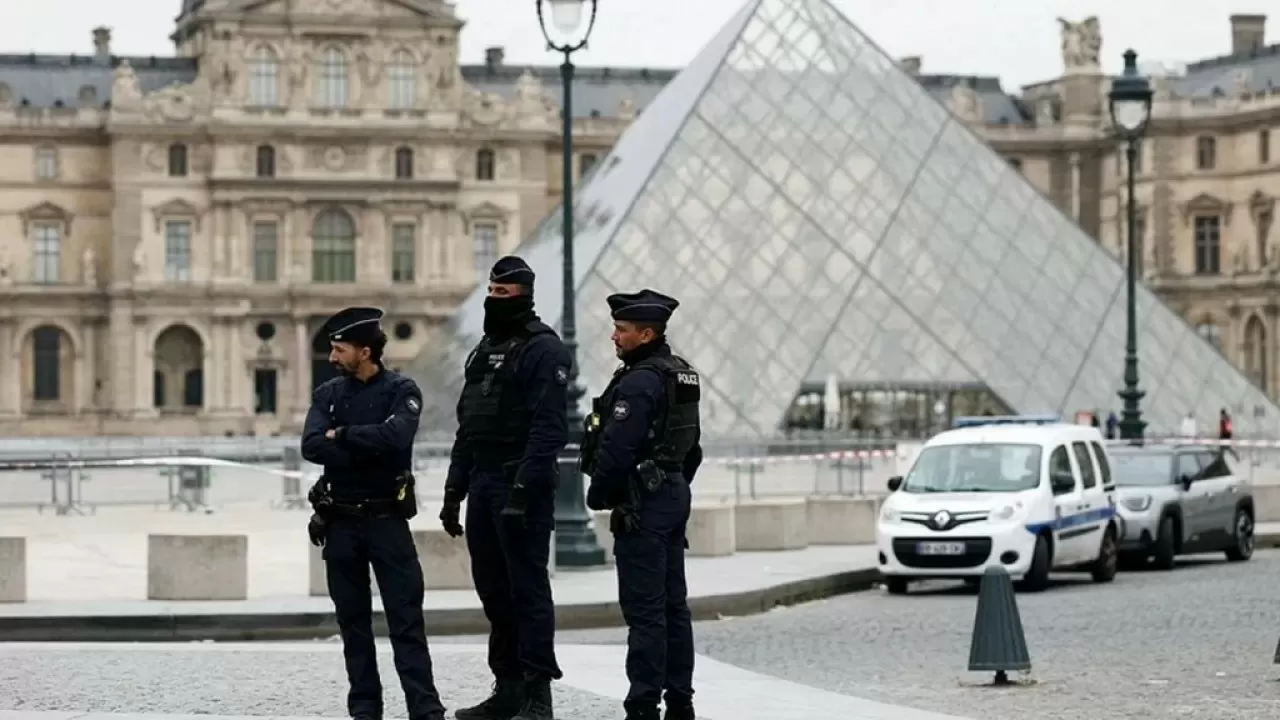 Названа стоимость похищенных из Лувра драгоценностей