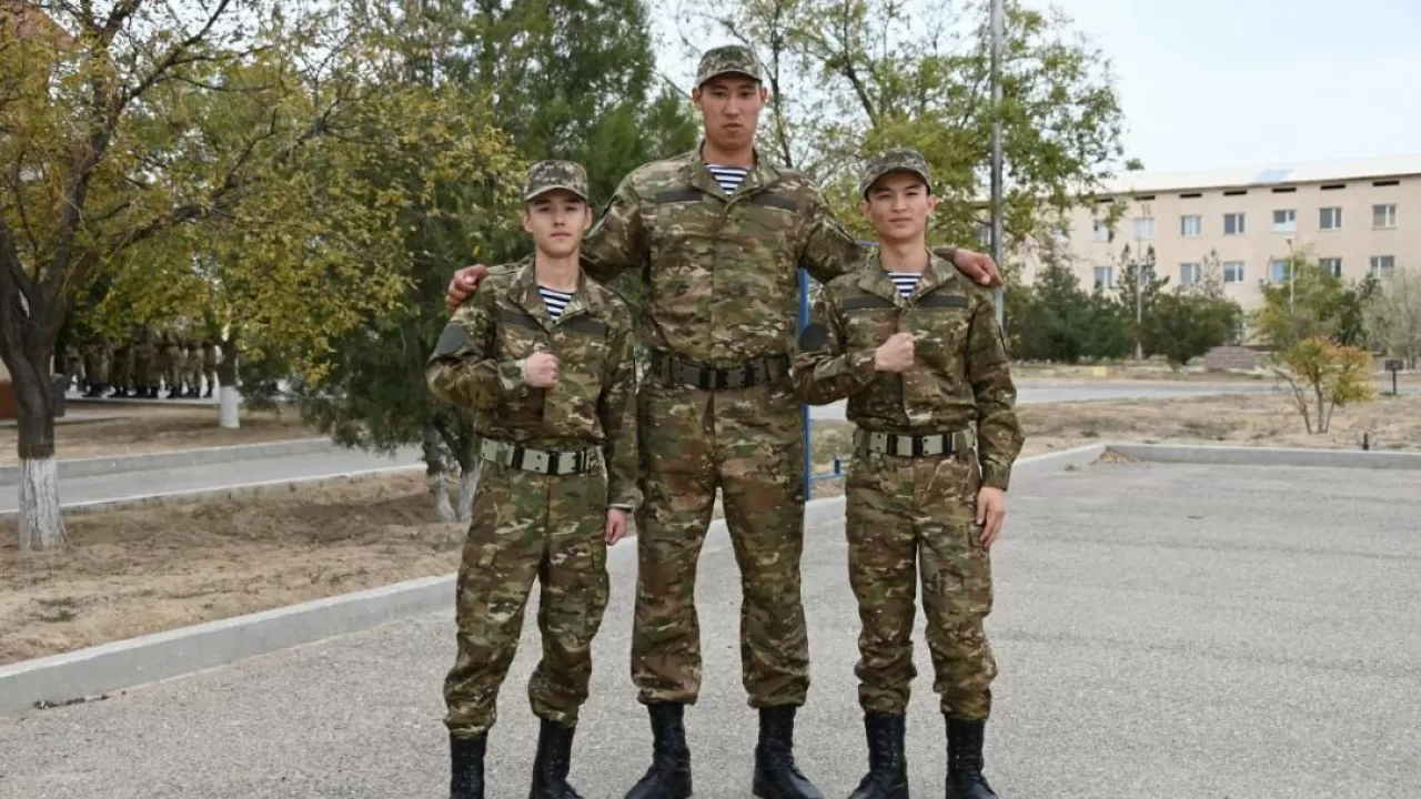 "2 метр, 9 сантиметр": Еліміздегі ең бойшаң сарбазы әскери борышын қайда өтеп жүр?