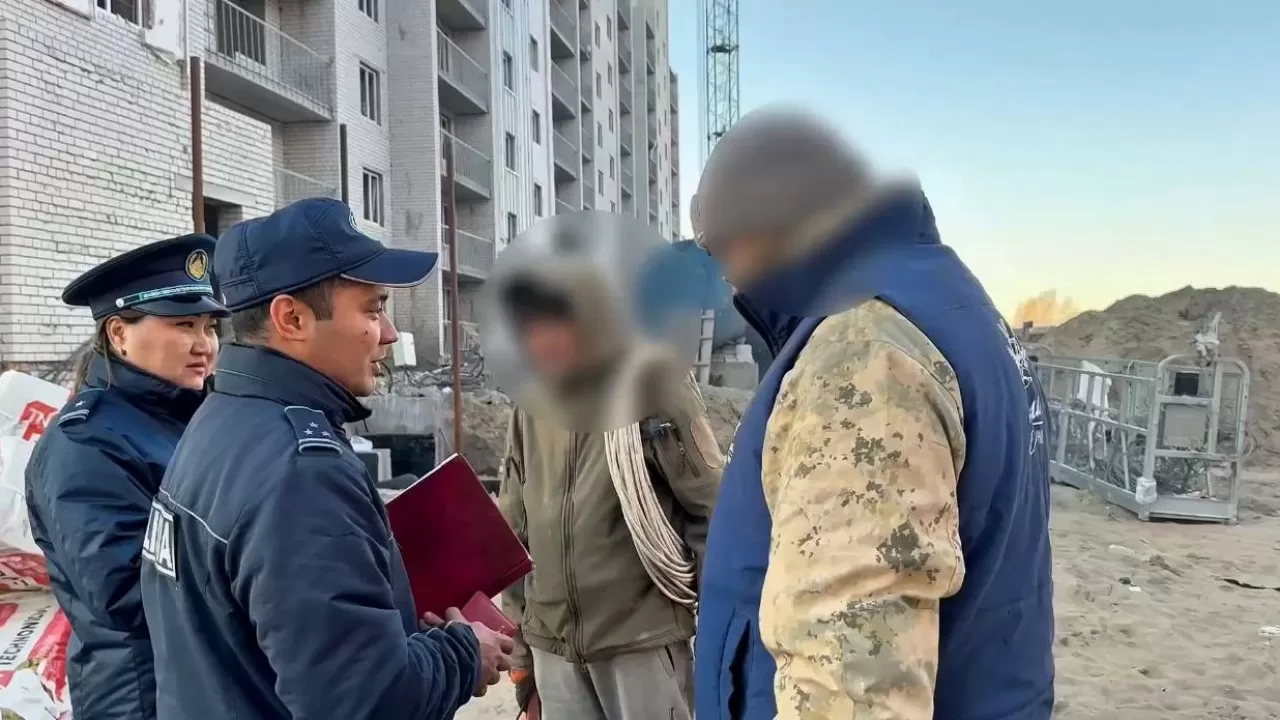 Нелегалы работали на стройках в области Абай