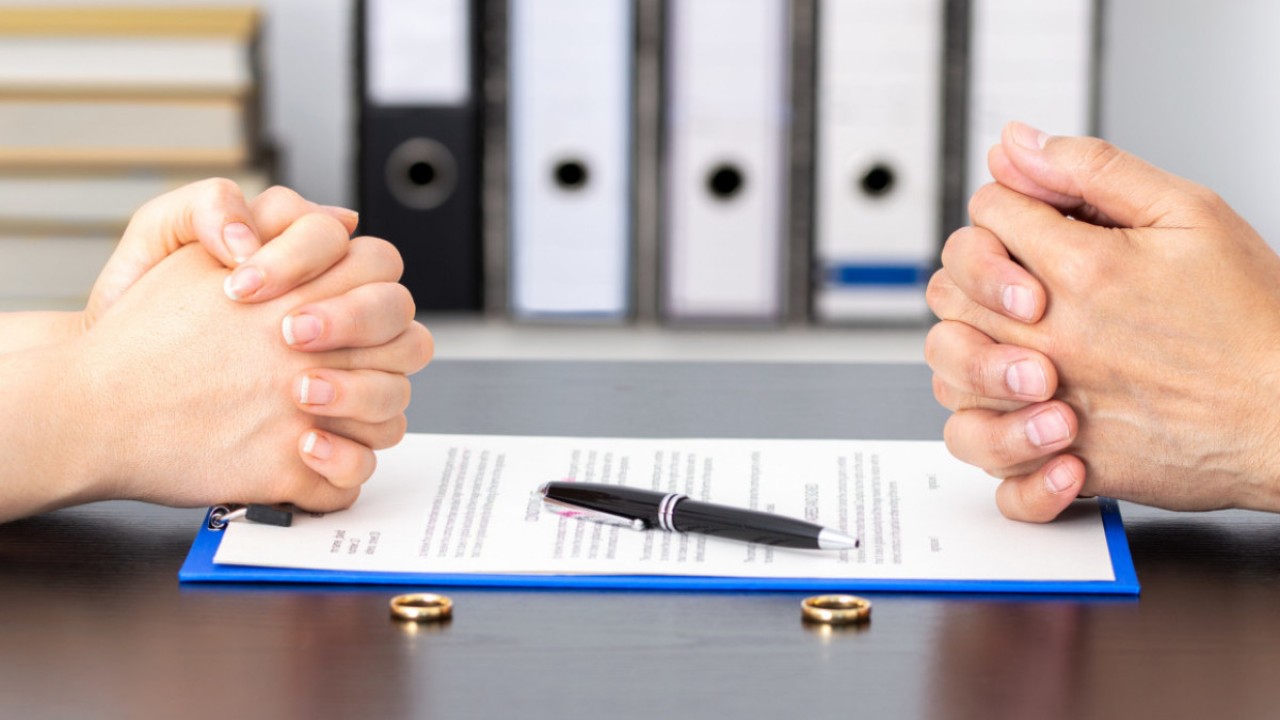 Үлкен сиськи және үлкен бөкселері