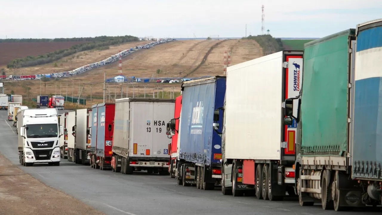 Странное решение соседней страны вызвало жуткий кризис на территории Казахстана