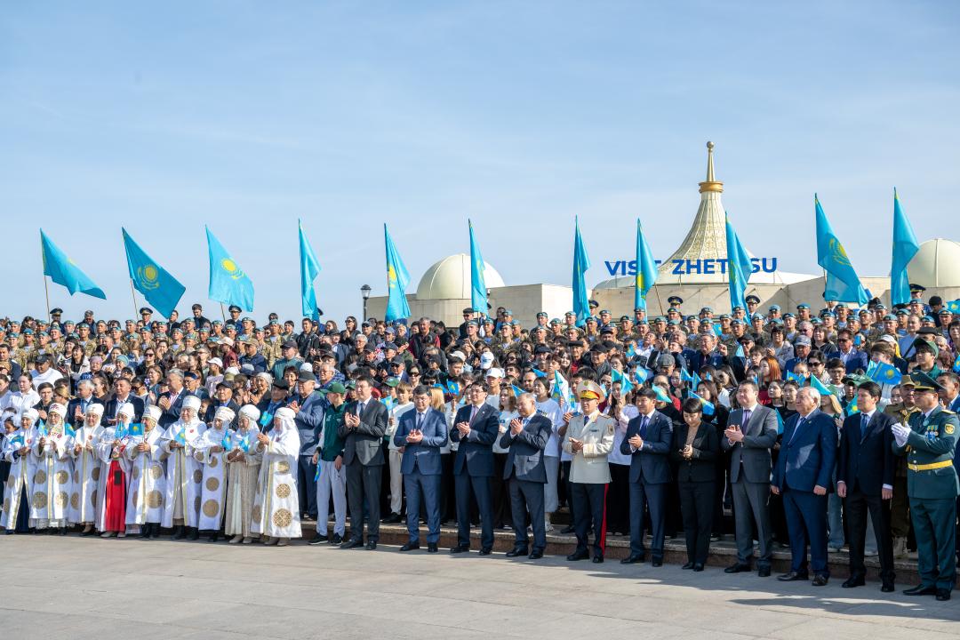Жетісуда Республика күніне орай Мемлекеттік ту көтерілді
