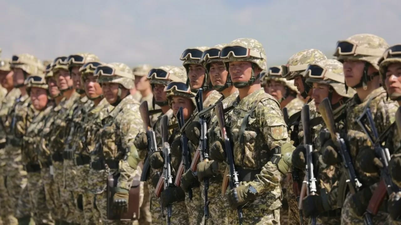 Қырғызстанда әскердегі әлімжеттікке қарсы жаза күшейтіледі