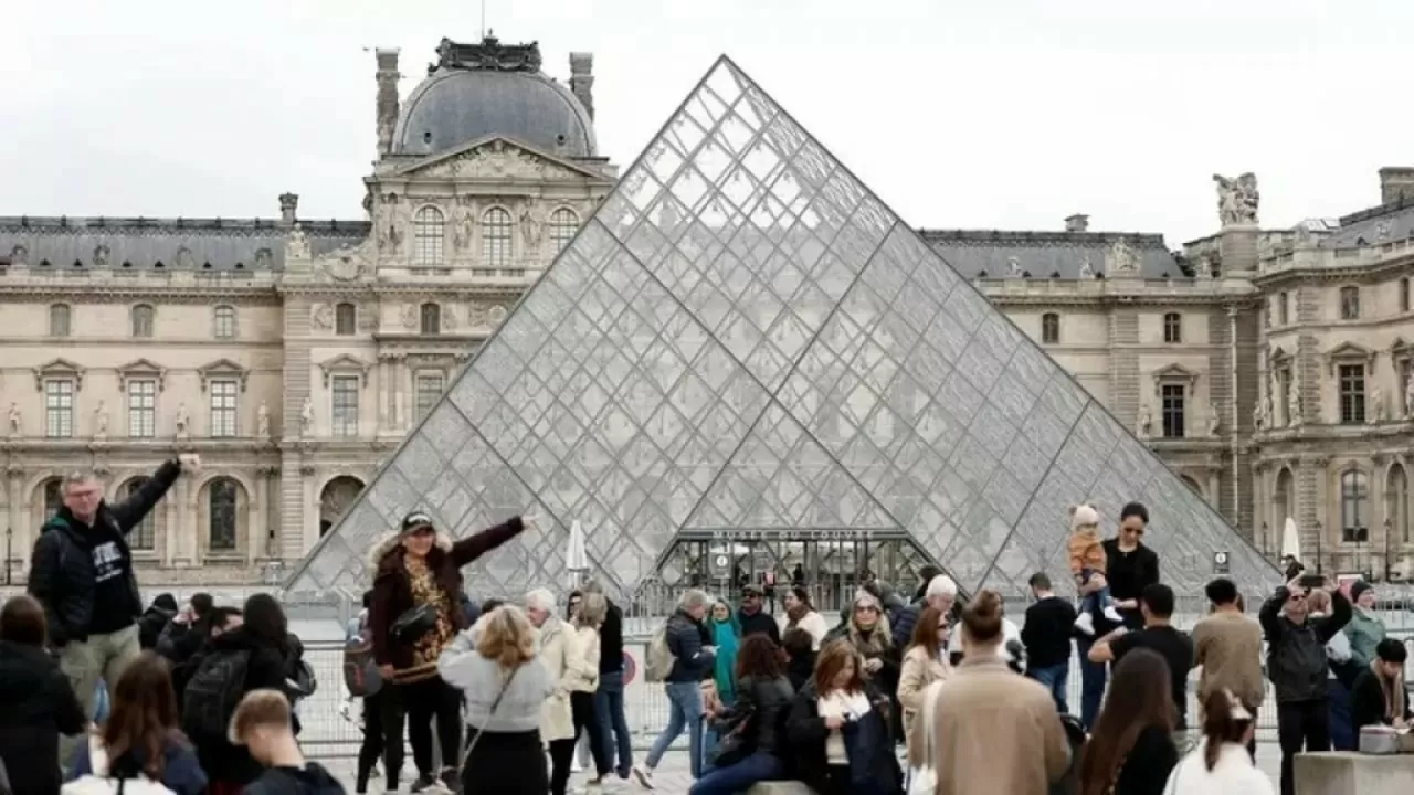 Во Франции предупредили о возросшей угрозе ограблений в музеях и церквях