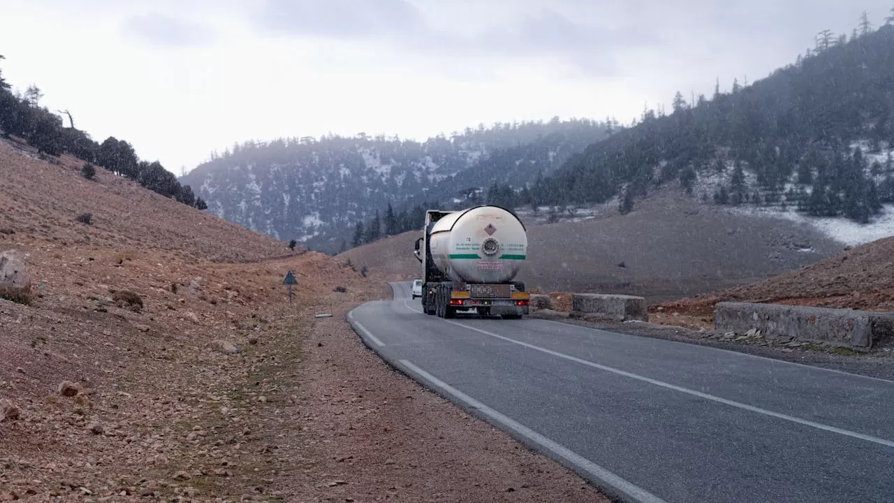 Казахстан намерен беспошлинно завозить бензин из России