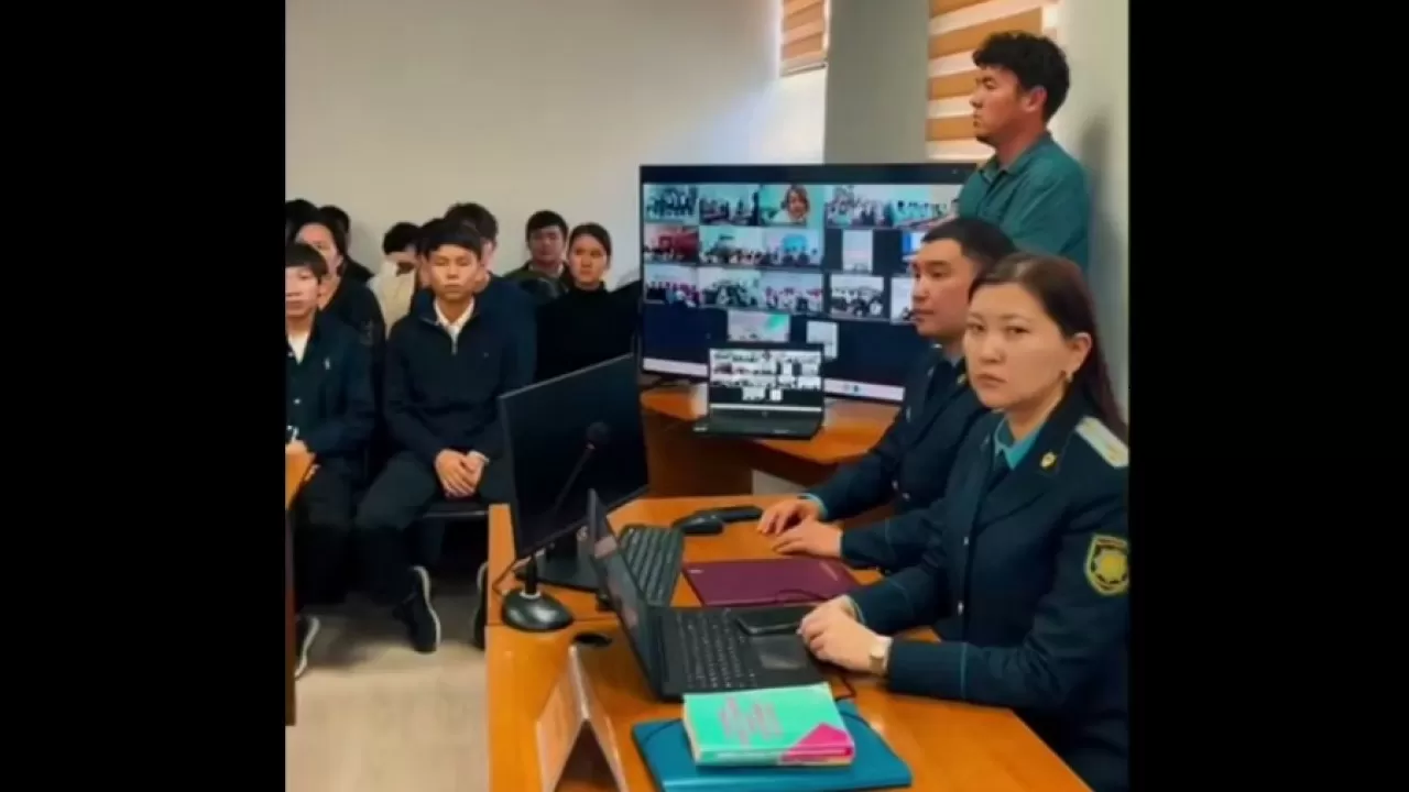 Школьники и студенты в суде следили за вынесением приговоров по уголовным делам   