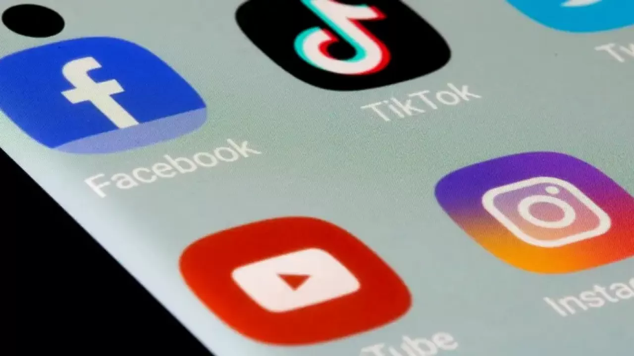 Еуроодақ балалардың TikTok пен Instagram қолдануына тыйым салуды көздеп отыр