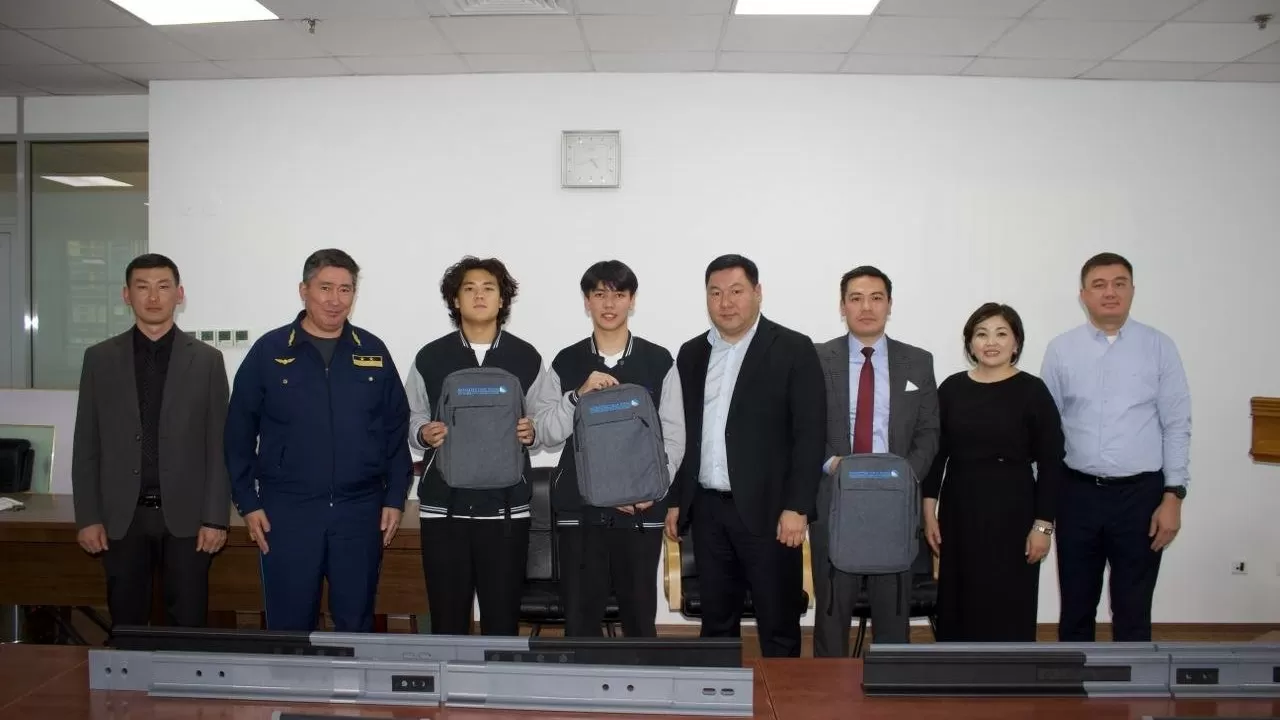 Казахстанские школьники решили "вечную" проблему железных дорог