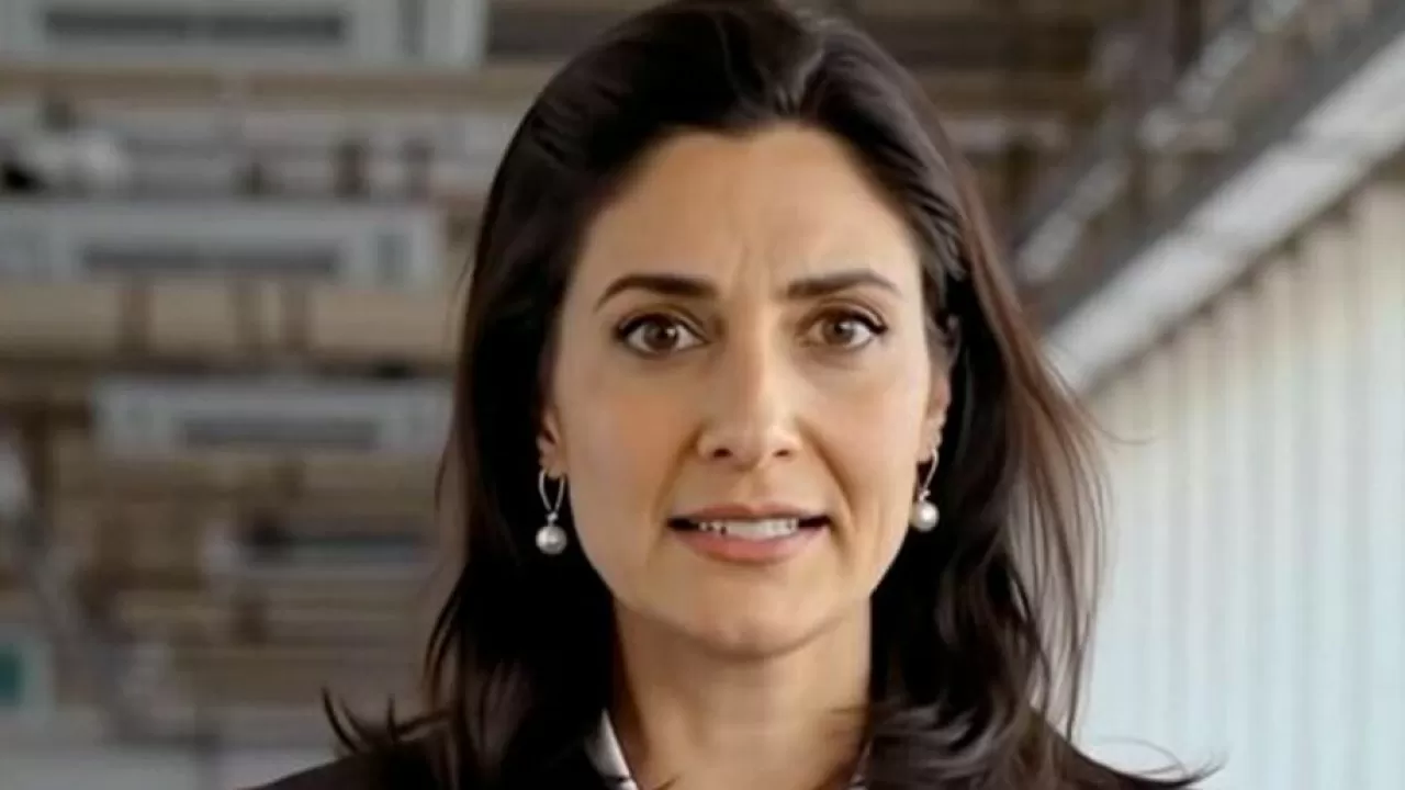 Первая ИИ-ведущая появилась на британском шоу  