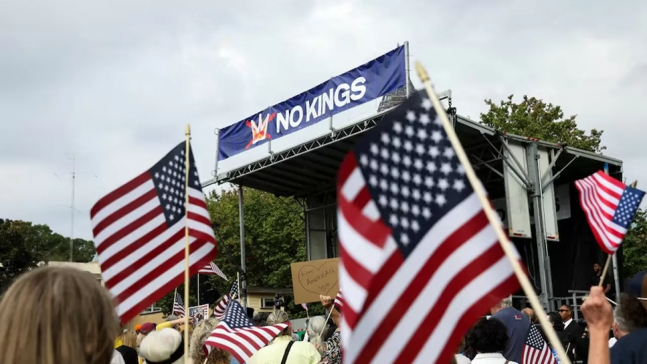 "Корольдерге жол жоқ": Америка авторитаризмге бет бұрды ма?