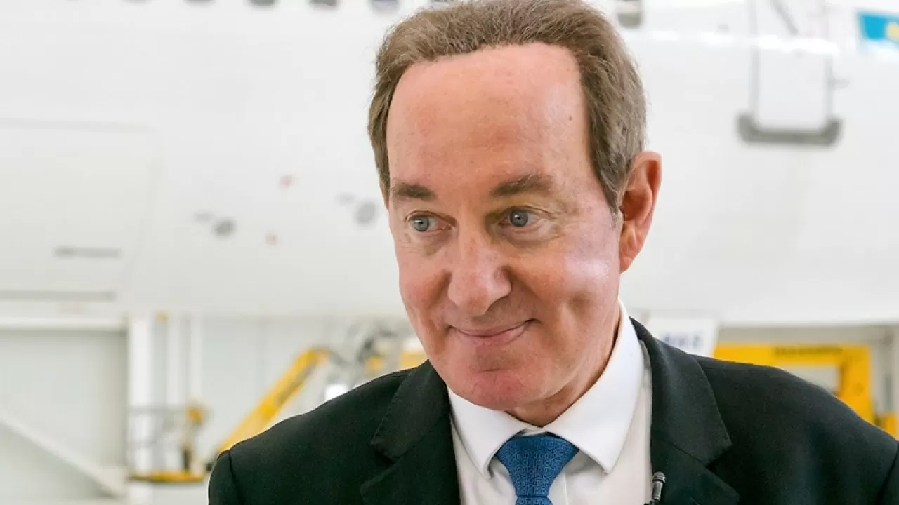 Питер Фостер покинет пост главы Air Astana: назван преемник