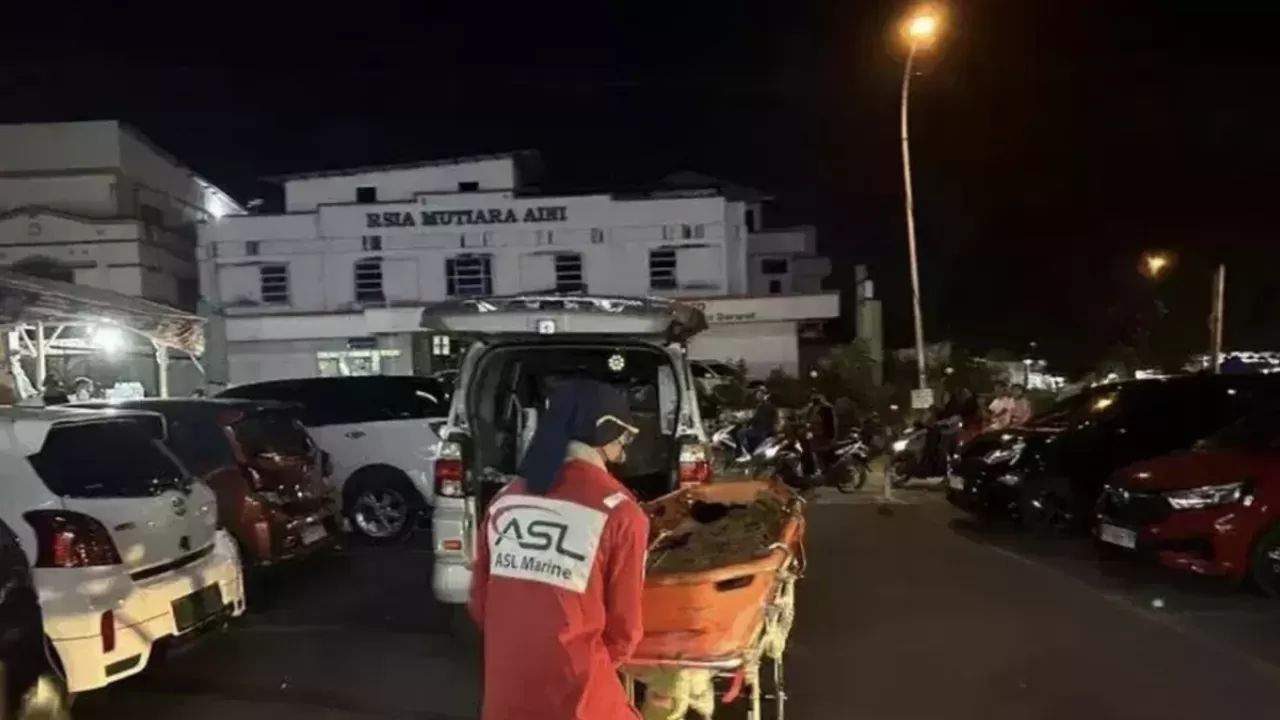 Индонезияда кеме жарылып, 10 адам қаза тапты