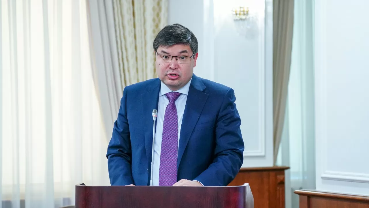Министр үш жылдық бюджетте доллар бағамы қанша болып бекітілгенін айтты