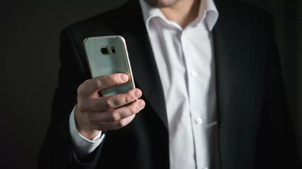 "Медбике болып қоңырау шалады": Астанада алаяқтар емханалардың атынан SMS код сұрап жүр