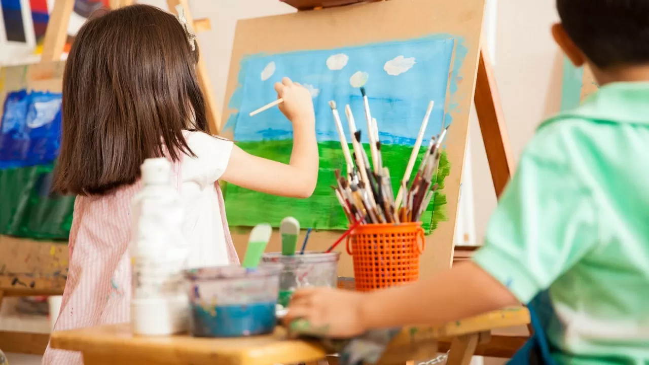 Қазақстанда балалардың ерте дамуы үшін қызметтерге тең мүмкіндік беретін құжат қабылданды