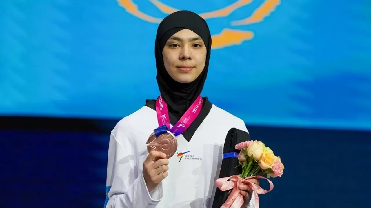 Еще одну историческую медаль завоевали спортсмены Казахстана