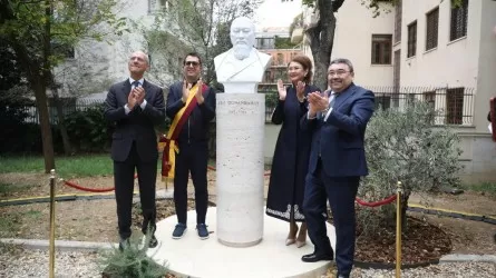 В Риме появился бюст Абая