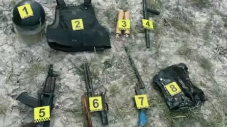 На границе Казахстана изъяли оружие и миллиарды тенге 