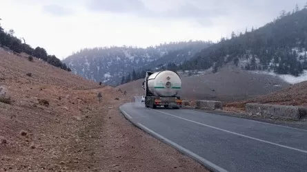 Казахстан намерен беспошлинно завозить бензин из России